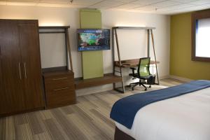 Postel nebo postele na pokoji v ubytování Holiday Inn Express Salt Lake City Downtown by IHG
