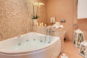 Ein Badezimmer in der Unterkunft Best Western Plus Leone di Messapia Hotel & Conference