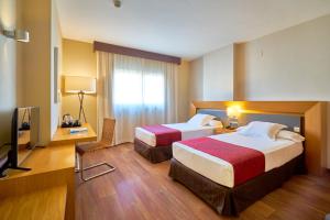 Postel nebo postele na pokoji v ubytování Hotel Guadalmedina + 37 fotografií