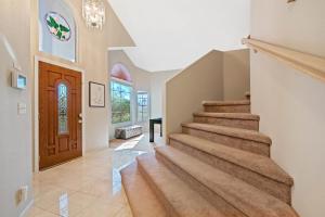 5 Bedrooms Luxury Home, Pool, Playground, BBQ, WiFi & Games