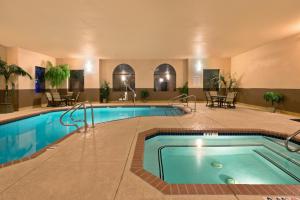 The swimming pool at or close to Holiday Inn Express Show Low, an IHG Hotel