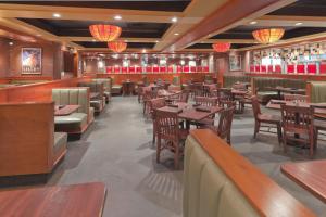 Restorāns vai citas vietas, kur ieturēt maltīti, naktsmītnē Holiday Inn Carbondale - Conference Center, an IHG Hotel