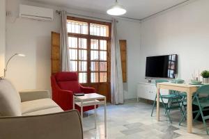 A television and/or entertainment centre at Historia y Tradición - Sevilla desde dentro.