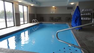 a large swimming pool in a hotel room at Holiday Inn Express Hotel Kansas City - Bonner Springs, an IHG Hotel in Bonner Springs
