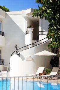 The swimming pool at or close to AÇELYA OTEL