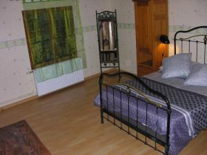 a bedroom with two beds and a wooden floor at Hortensia du Der Familial in Montier-en-Der