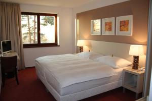 Postel nebo postele na pokoji v ubytování Hotel Cvilín