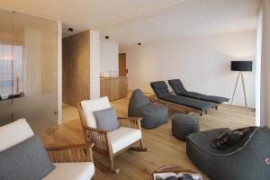 a living room with couches and chairs at 2ND HOME HOTEL in Nördlingen