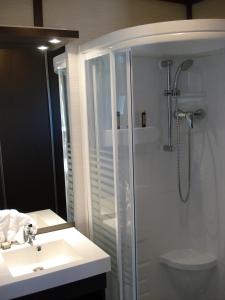 a bathroom with a shower and a sink at Village Vacances Chateau de Tréambert in Mesquer