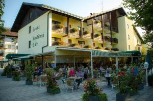 Το κτήριο όπου στεγάζεται  ο ξενώνας