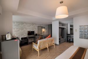 TV a/nebo společenská místnost v ubytování Journeyhub Pattaya Central