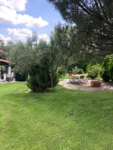 Un jardín fuera de La maison des vallées