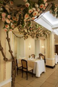 a dining room with a table with flowers on the ceiling at Prince Vladimir in Vladimir