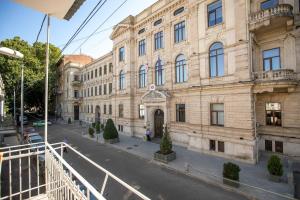 Foto dalla galleria di Wehost Cozy and colorful apartment with balcony a Tbilisi City