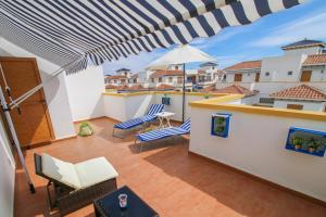 A balcony or terrace at RA447 1ª Linea, vistas al mar Veramar 5