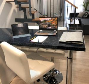 A television and/or entertainment centre at Loft Duplex Malaga