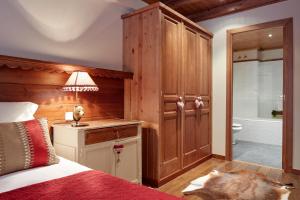 Postel nebo postele na pokoji v ubytování Val de Ruda Luxe 65 by FeelFree Rentals
