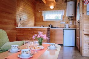 a kitchen with a table with wine glasses on it at Ośrodek domków letniskowych Sztorm in Chłopy