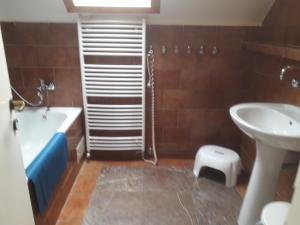 Koupelna v ubytování Vakantiehuis Reuzengebergte + 37 fotografií