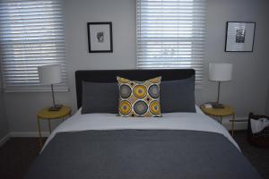 מיטה או מיטות בחדר ב-The Little River Inn