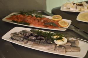 dos platos de comida encima de una mesa en Merchants House Hotel, en Tallin