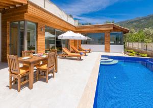 Swimmingpoolen hos eller tæt på Villa 3 Sleeps 4 Isolated Honeymoon-Villa Lale