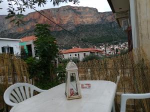 A general mountain view or a mountain view taken from Az apartmant