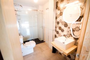 Un baño de Pension Restaurante Casa Camiño
