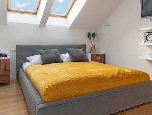 Posteľ alebo postele v izbe v ubytovaní 3D WYGODA Apartamenty