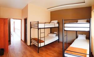 Poschodová posteľ alebo postele v izbe v ubytovaní Bluefire Homestay Syariah