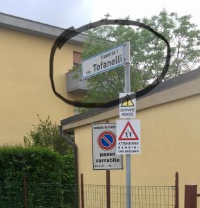 Certifikát, hodnocení, plakát nebo jiný dokument vystavený v ubytování camera con bagno privato e parcheggio