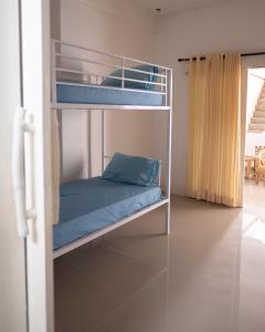 A bunk bed or bunk beds in a room at Tipsea Turtle Rooftop Hostel Gili Trawangan