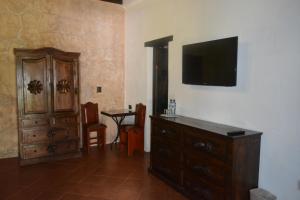 Un televizor și/sau centru de divertisment la Ciel Luxe Hotels Antigua Guatemala