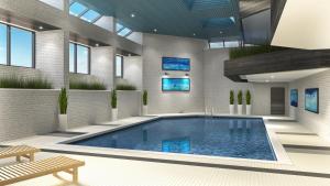 una grande piscina in un edificio con piscina di Holiday Inn Ottawa East, an IHG Hotel a Ottawa