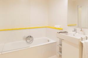 Kúpeľňa v ubytovaní FLORIT FLATS - Apartment Torres de Quart I