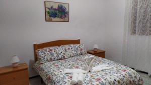 a bedroom with a bed with two rabbits on it at Casa Rural Zalemy in San Pedro