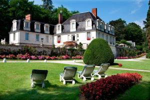 O grădină în afara Château de Beaulieu et Magnolia Spa, The Originals Relais (Relais du Silence)