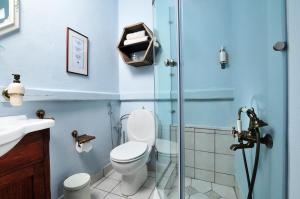 A bathroom at BLUE GREY cottage
