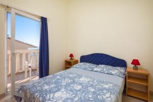 Postel nebo postele na pokoji v ubytování Apartments & Restaurant Galeb