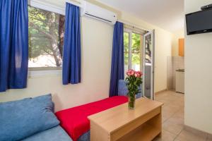 TV a/nebo společenská místnost v ubytování Apartments & Restaurant Galeb