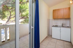 Kuchyň nebo kuchyňský kout v ubytování Apartments & Restaurant Galeb