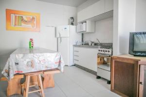 Dapur atau dapur kecil di DS1 - CASA COM PISCINA PRIVATIVA - 2 dorm - PRAIA DE MEIA PRAIA - BRUNO KLEMTZ