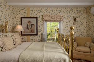 Llit o llits en una habitació de Camden Maine Stay Inn