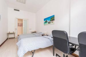 Łóżko lub łóżka w pokoju w obiekcie M&F Apartaments Gran Via