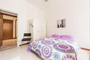 Łóżko lub łóżka w pokoju w obiekcie M&F Apartaments Gran Via