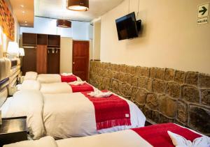 Televisyen dan/atau pusat hiburan di Hotel Royal Qosqo