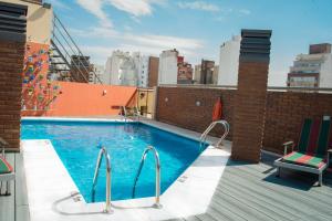 בריכת השחייה שנמצאת ב-Kube Apartments Express או באזור
