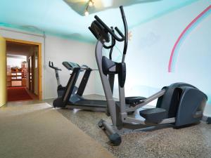 Posilňovňa alebo fitness centrum v ubytovaní Hotel Garni Schieferle