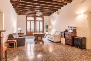 Posezení v ubytování Palazzo DaPonte by LionHost