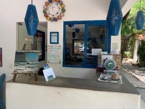 a kitchen with blue walls and a blue counter top at Pousada Barbara in Pipa